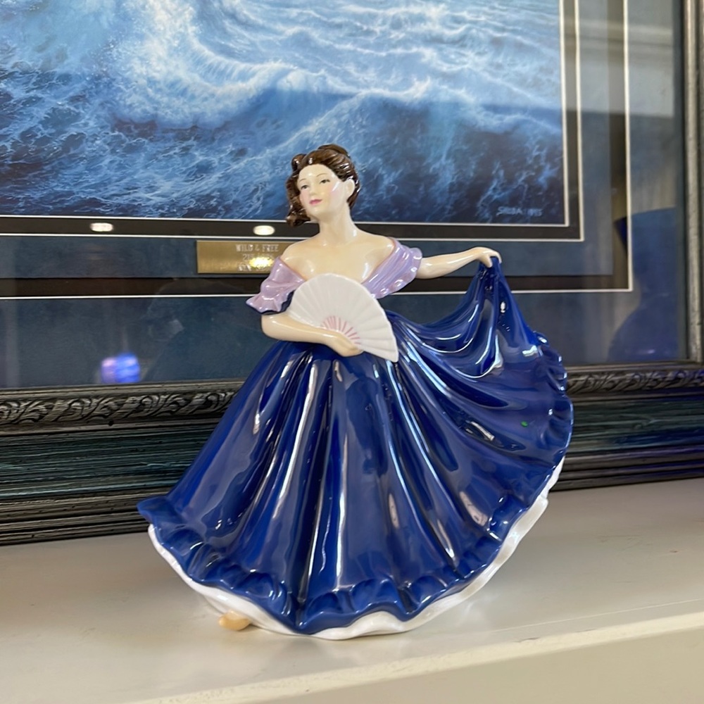 Elaine Royal Doulton Pretty Ladies collection